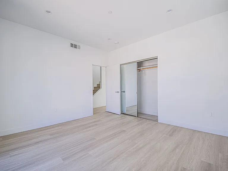 Luxury 2026 Townhomes with Massive Bedrooms + Decks with Views — Photo 84