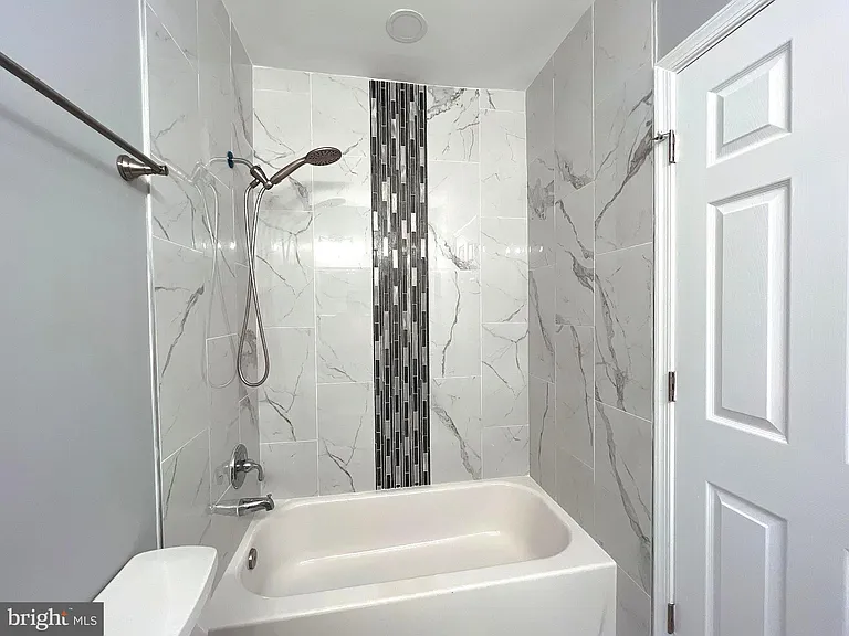 1210 Half St SW — Photo 17