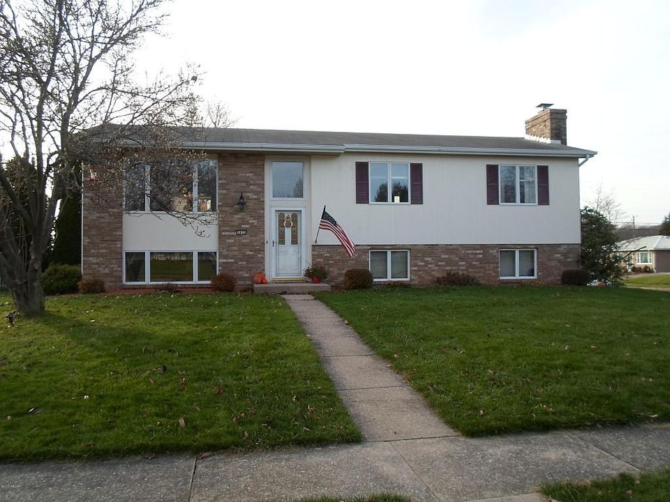 1435 PEBBLEWOOD LANE