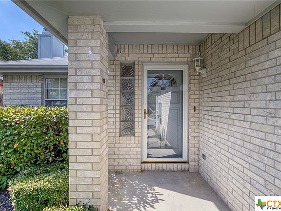 2nd image of 1695 Lantana Cir