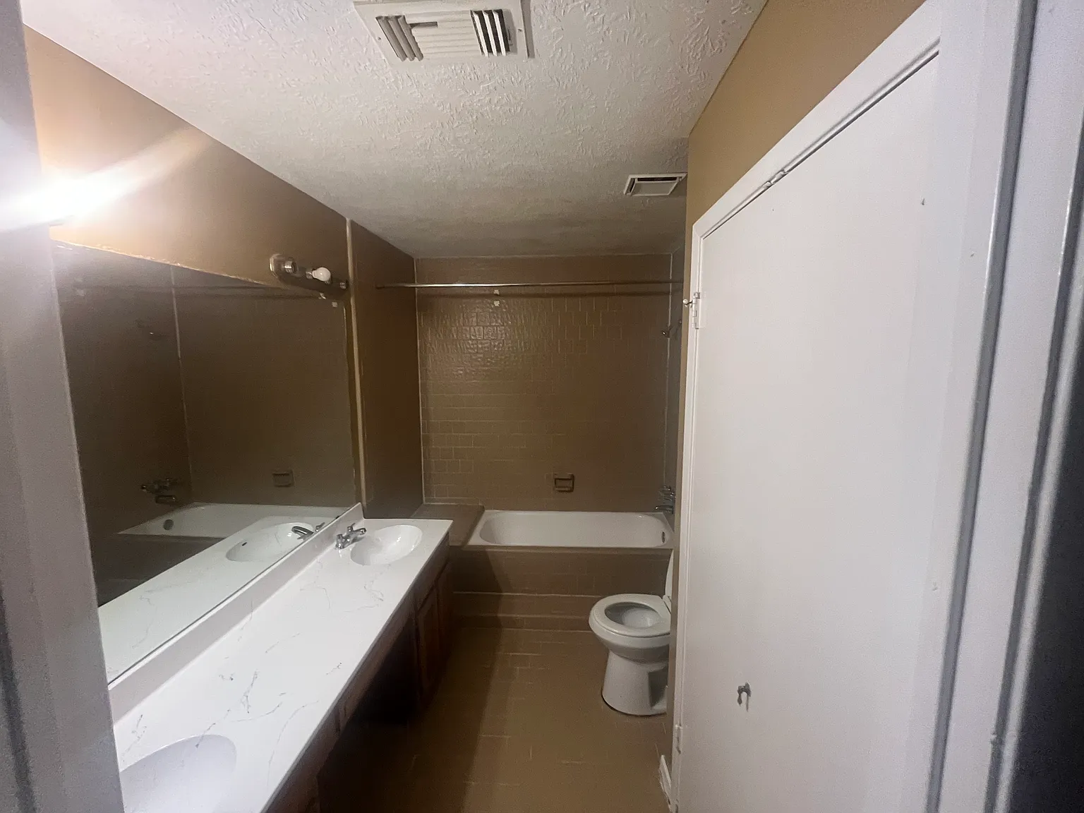 3 bed, 1584 sqft, $2,000 — Photo 3