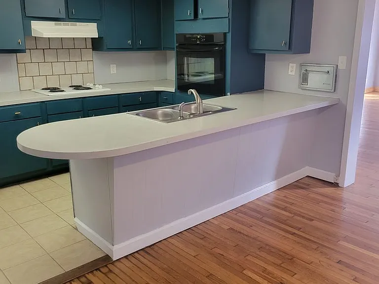 406 W Maple St — Photo 4