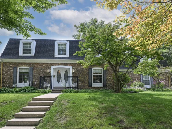 701 Lynne DRIVE, Waukesha, WI 53186