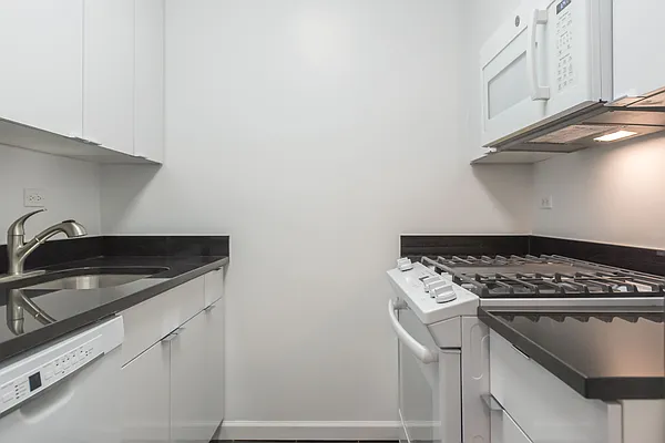 Rented by Solow Realty | media 27