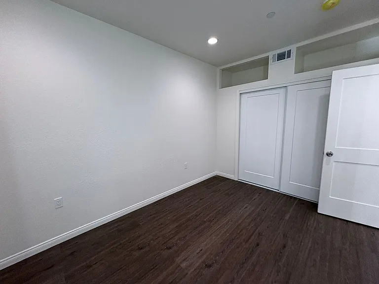 162 E Line St — Photo 5