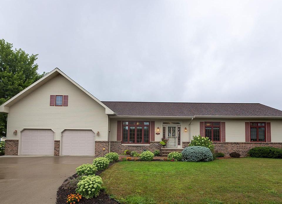 1301 4th Ave SE, Sleepy Eye, MN 56085 Zillow