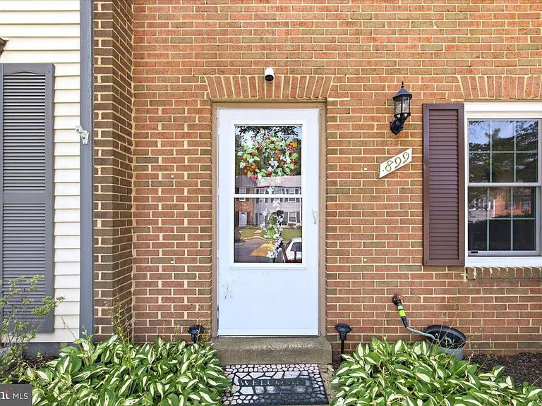 899 Holborn Ct #899 — Photo 4