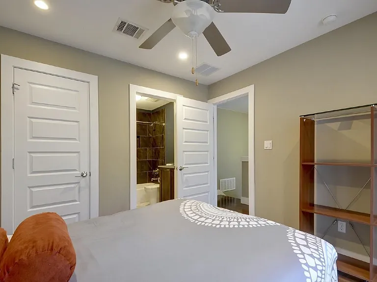 2111 Melridge Pl #B — Photo 15