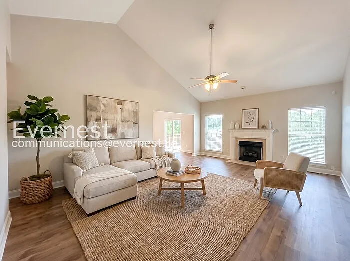 3 bed, 2.0 bath, 2000 sqft, $2,395 — Photo 2