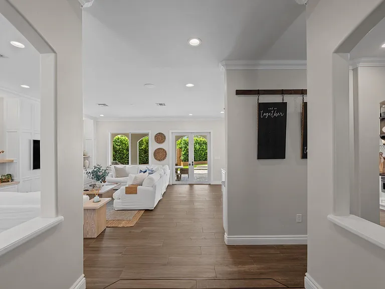 404 Indigo Ave — Photo 8