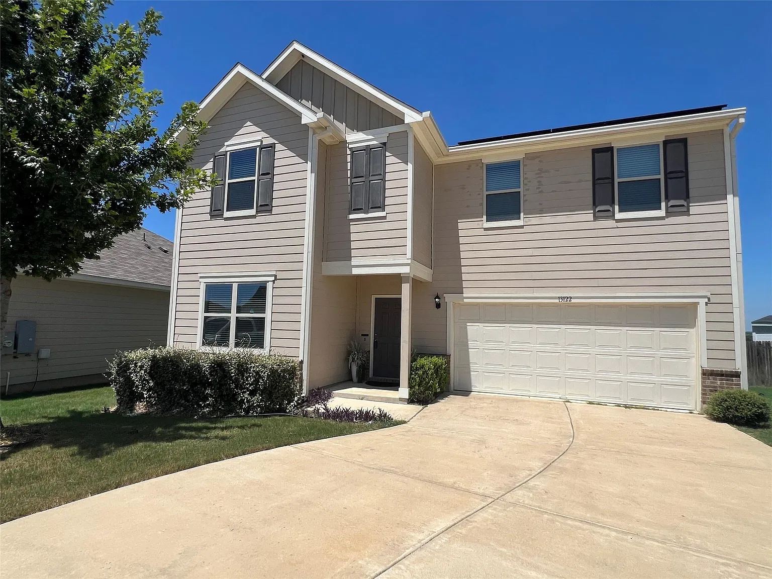 5 bed, 3.0 bath, 2722 sqft, $2,295 — Photo 1