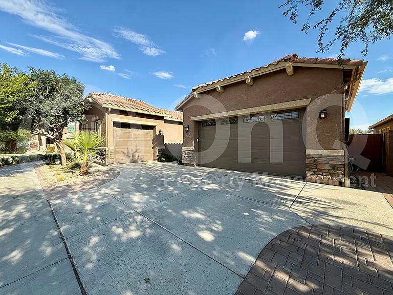 9821 E Thornbush Ave — Photo 2