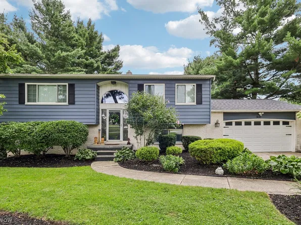 9013 N Bedford Rd, Macedonia, OH 44056
