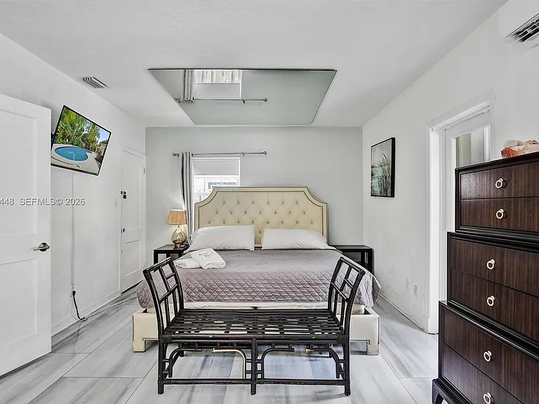 530 NE 11th Ave — Photo 14
