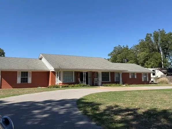 1130 N Oakwood Rd, Enid, OK 73703