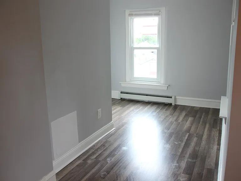 46 Franklin Ave — Photo 17