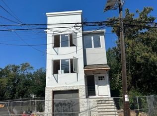 563 S 10th St, Newark, NJ 07103