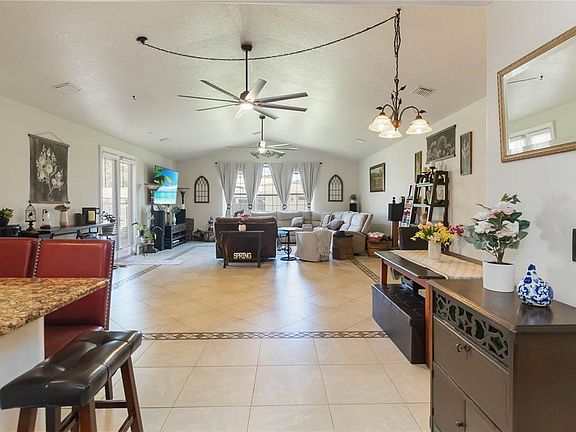 3rd image of 439 Virginia Ave