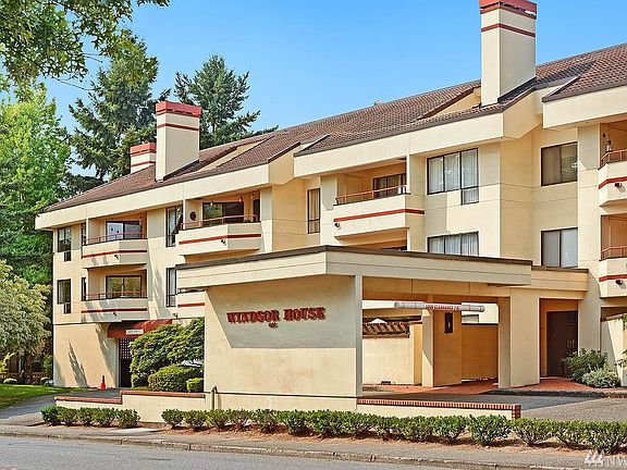 2nd image of 401 100th Ave NE APT 113
