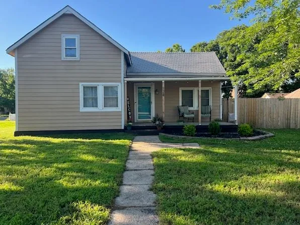 128 W 3rd Ave, Cheney, KS 67025
