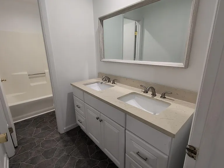 3813 Staffordshire Ln — Photo 16