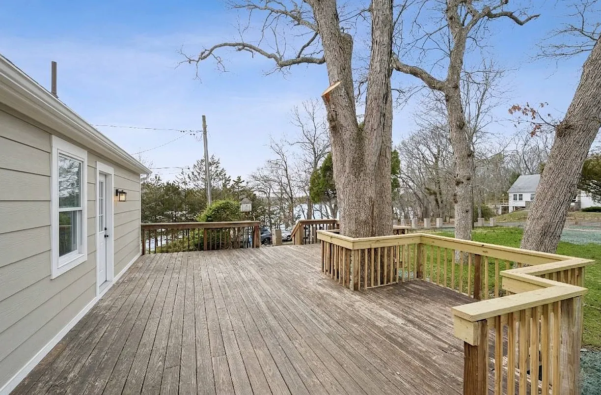 Newly Renovated Year-Round Rental - Waterview — Photo 3
