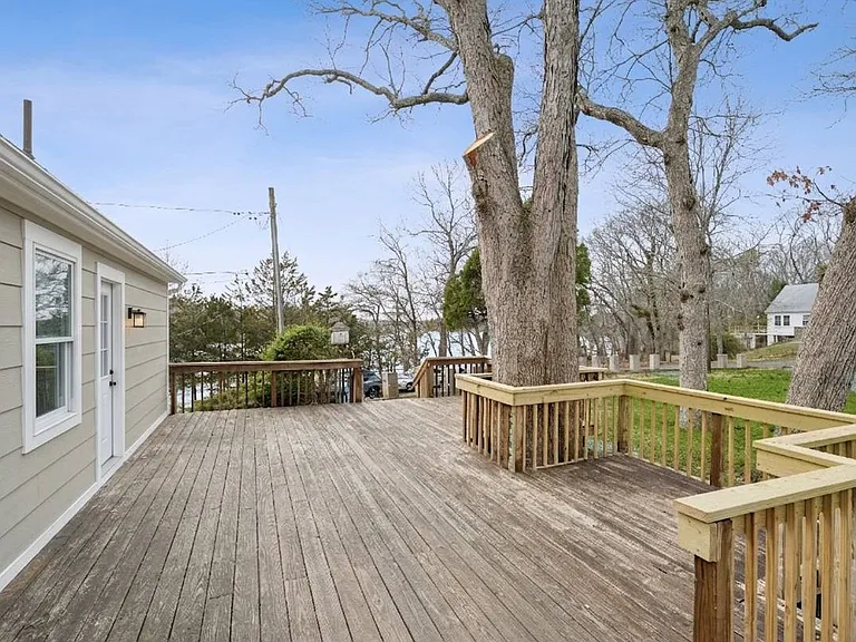 22 Lake Side Dr — Photo 3