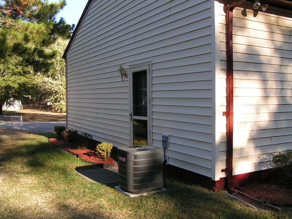 2nd image of 2512 Pinehurst Dr