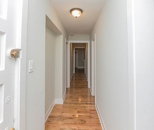4th image of 627 W Oakdale Ave #6352