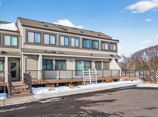 8940 Neill Lake Rd #135E, Eden Prairie, MN 55347
