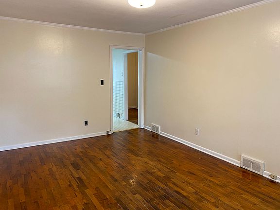 4th image of 403 E Buchanan St