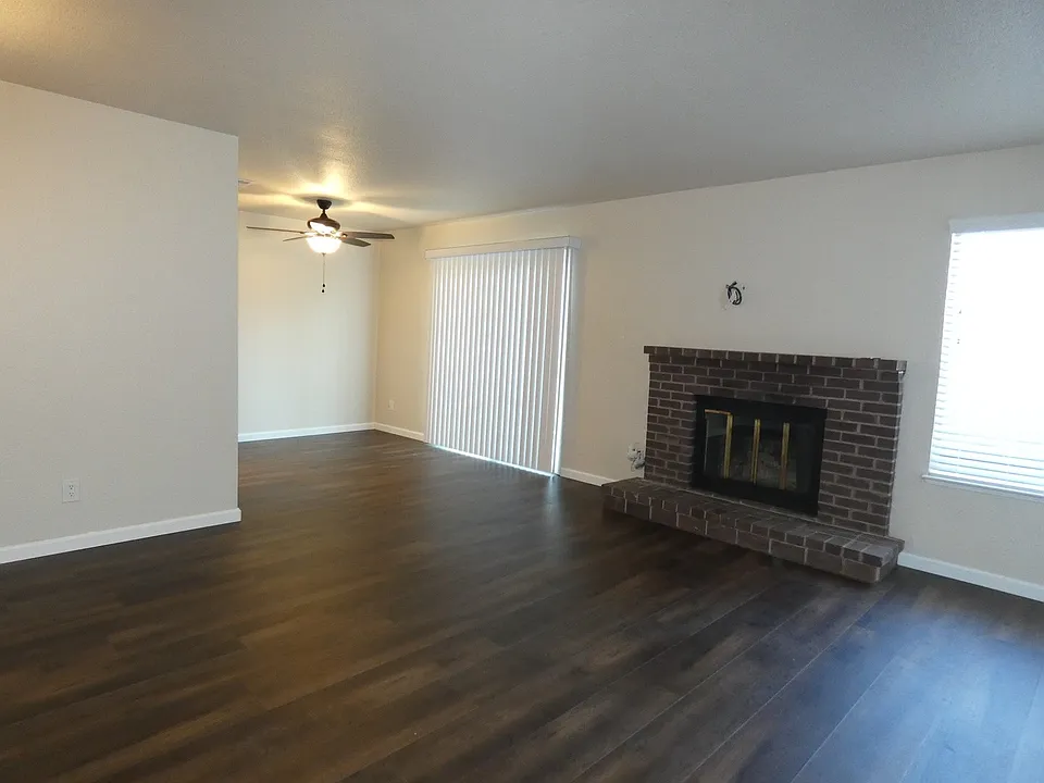 128 Arcadia Dr