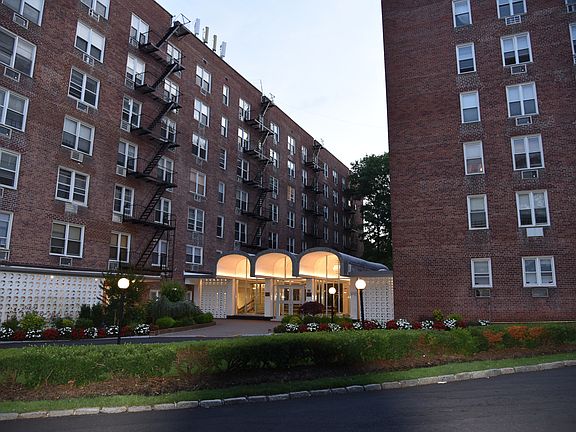 4th image of 54-40 Little Neck Pkwy