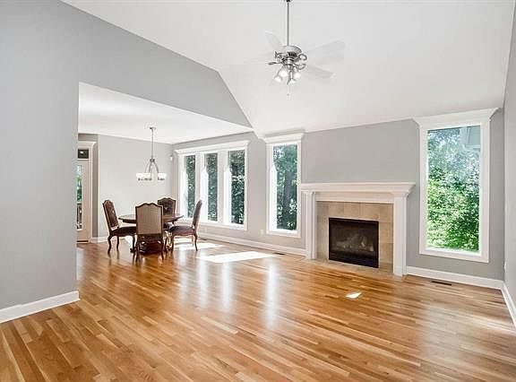 3rd image of 7831 N Cosby Ave