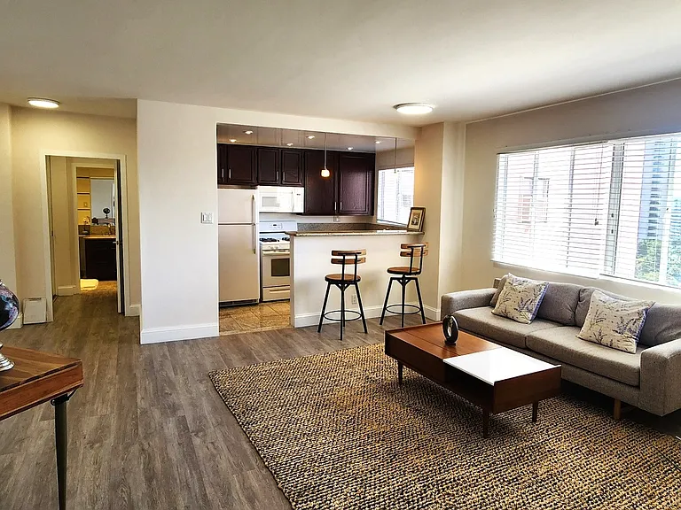 816 Living Room, kitchen Views
Call for move in special!