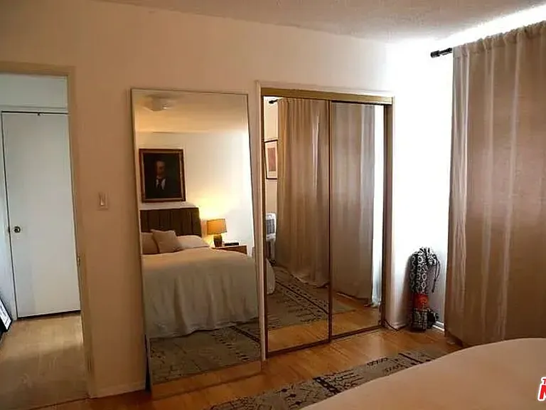 534 Santa Clara Ave #6 — Photo 2