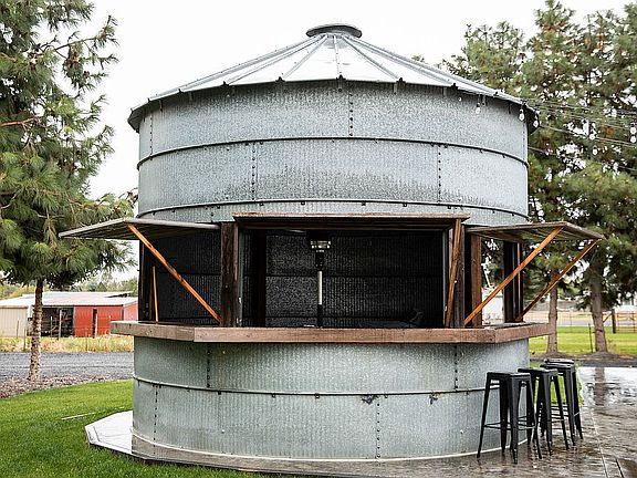 3rd image of 110 Brown Rd