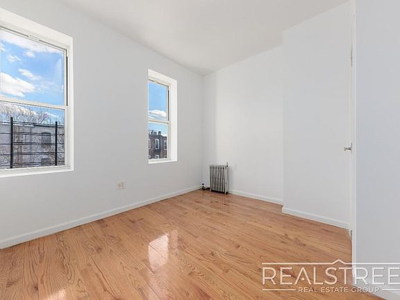 3rd image of 1342 Jefferson Ave #1R