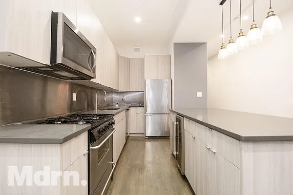 Rented by Mdrn Residential | media 10