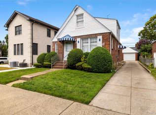 25407 84th Rd, Floral Park, NY 11001