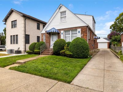 25407 84th Road, Floral Park, NY, 11001