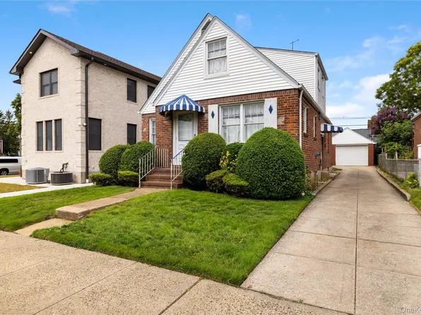 25407 84th Road, Floral Park, NY 11001