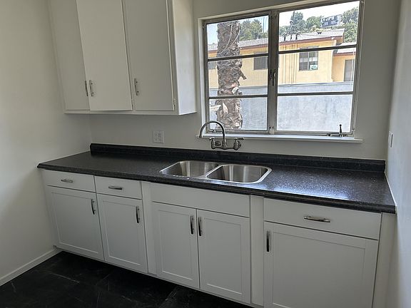 5th image of 1843 1/2 Linda Rosa Ave