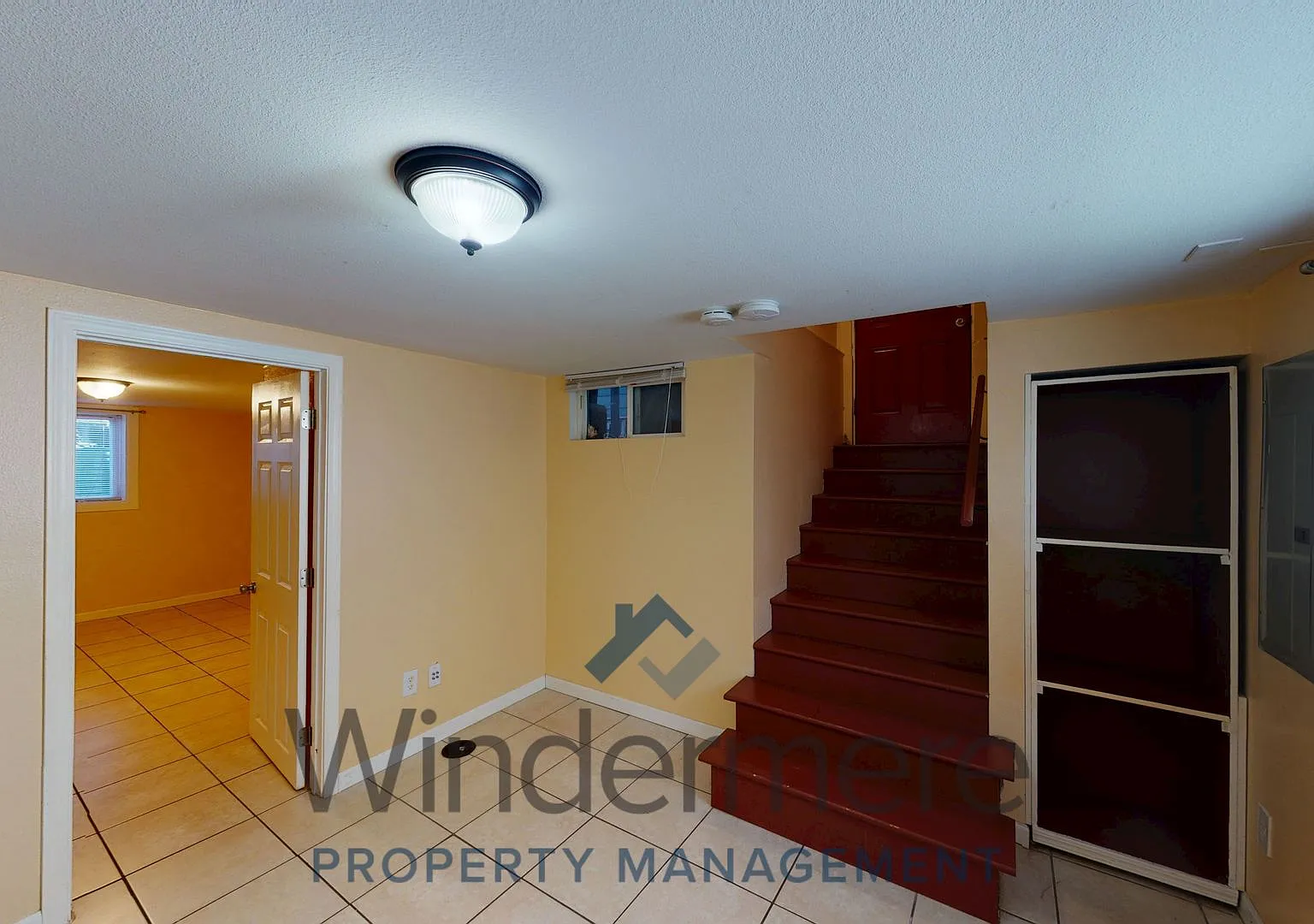 527 E Cherry **Basement Apartment - Flat Rate of $50/month for All Utilities** — Photo 4