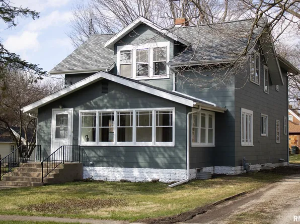 311 E James St, Eureka, IL 61530