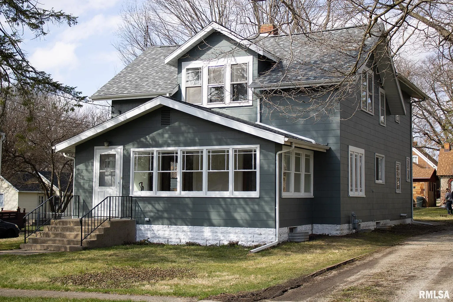 311 E James St photo 1