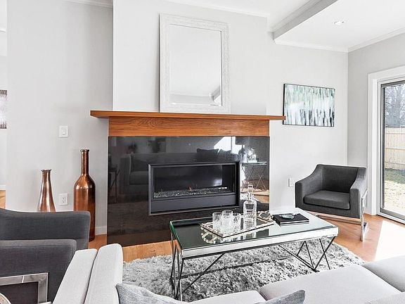 4th image of 13 Otis St #13