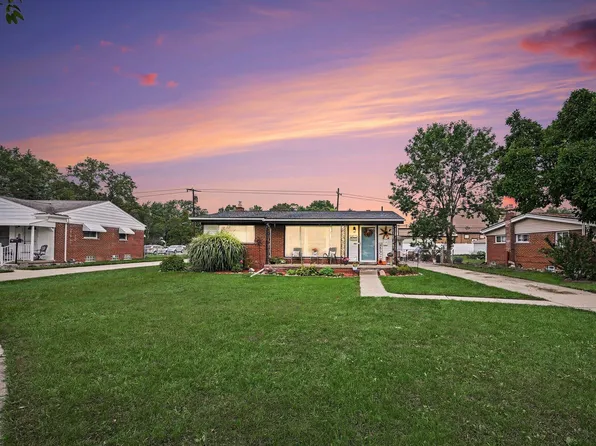 17663 Dolores St, Livonia, MI 48152