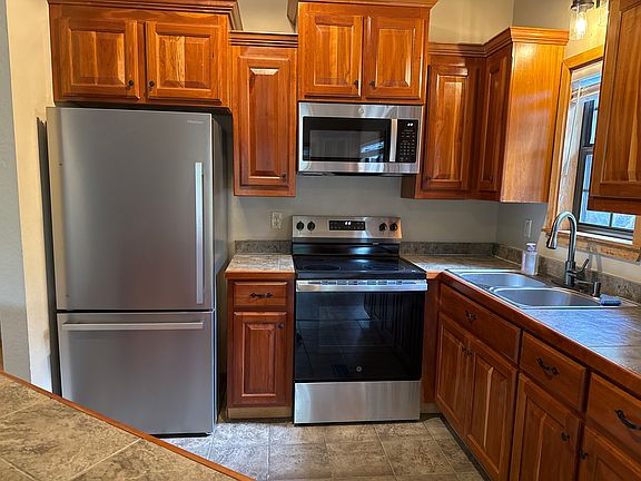 5th image of 643 Roman Rd