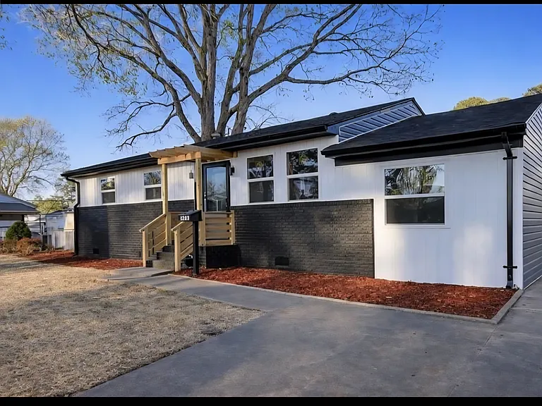 1203 Baskerville Ln — Photo 10